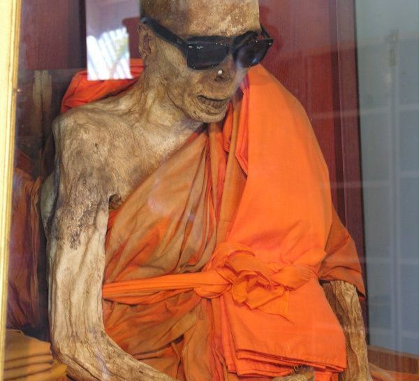 Rituel funéraire insolite : focus sur le courage des moines Sokushinbutsu au Japon