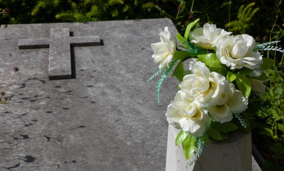 Entretien d’une tombe : combien ça coûte ?