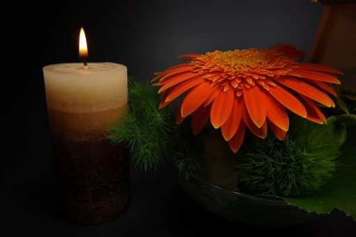 L’utilisation des bougies dans les différentes phases du deuil