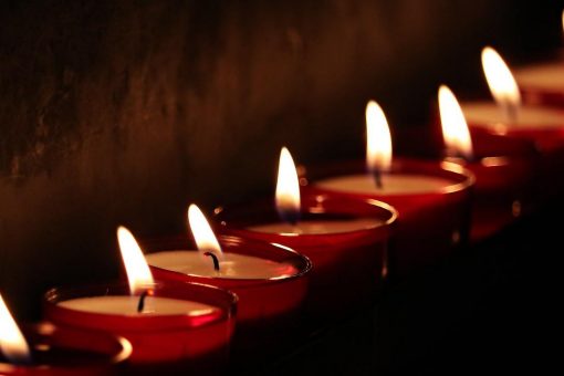 L’utilisation des bougies dans les différentes phases du deuil