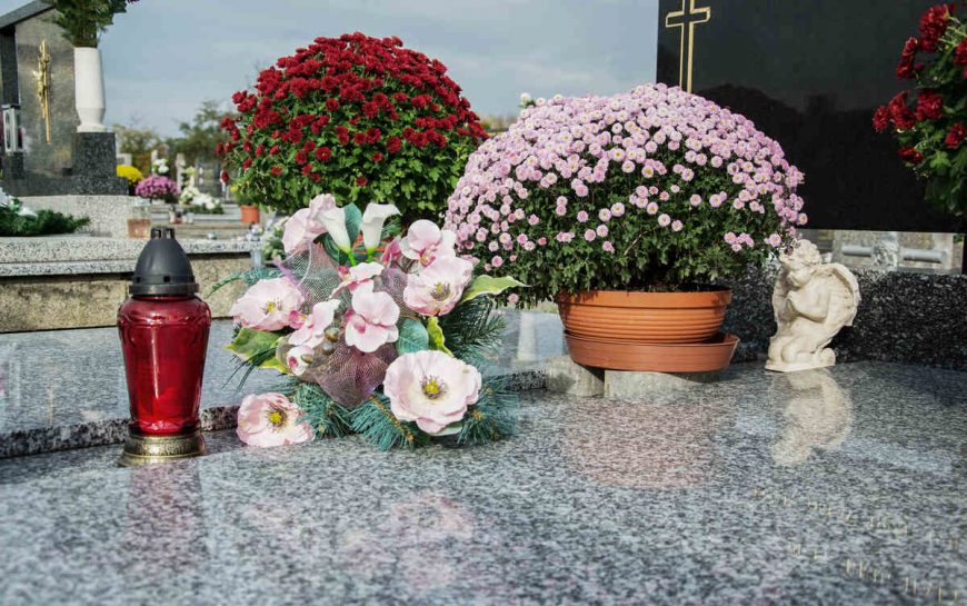 Comment nettoyer une pierre tombale en marbre ?