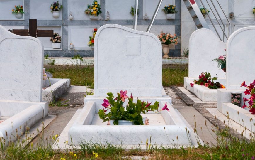 Guide pour choisir une plaque funéraire en marbre
