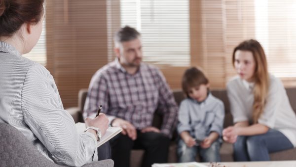 thérapie avec un spécialiste du deuil chez les enfants