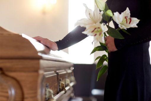 Pompes funèbres en ligne : avantages, limitations et précautions à prendre