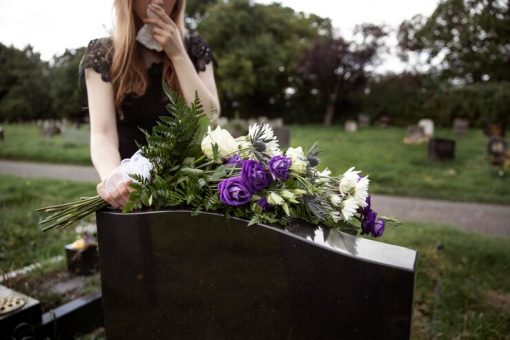 Fleuristes funéraires : créer des arrangements qui honorent la mémoire